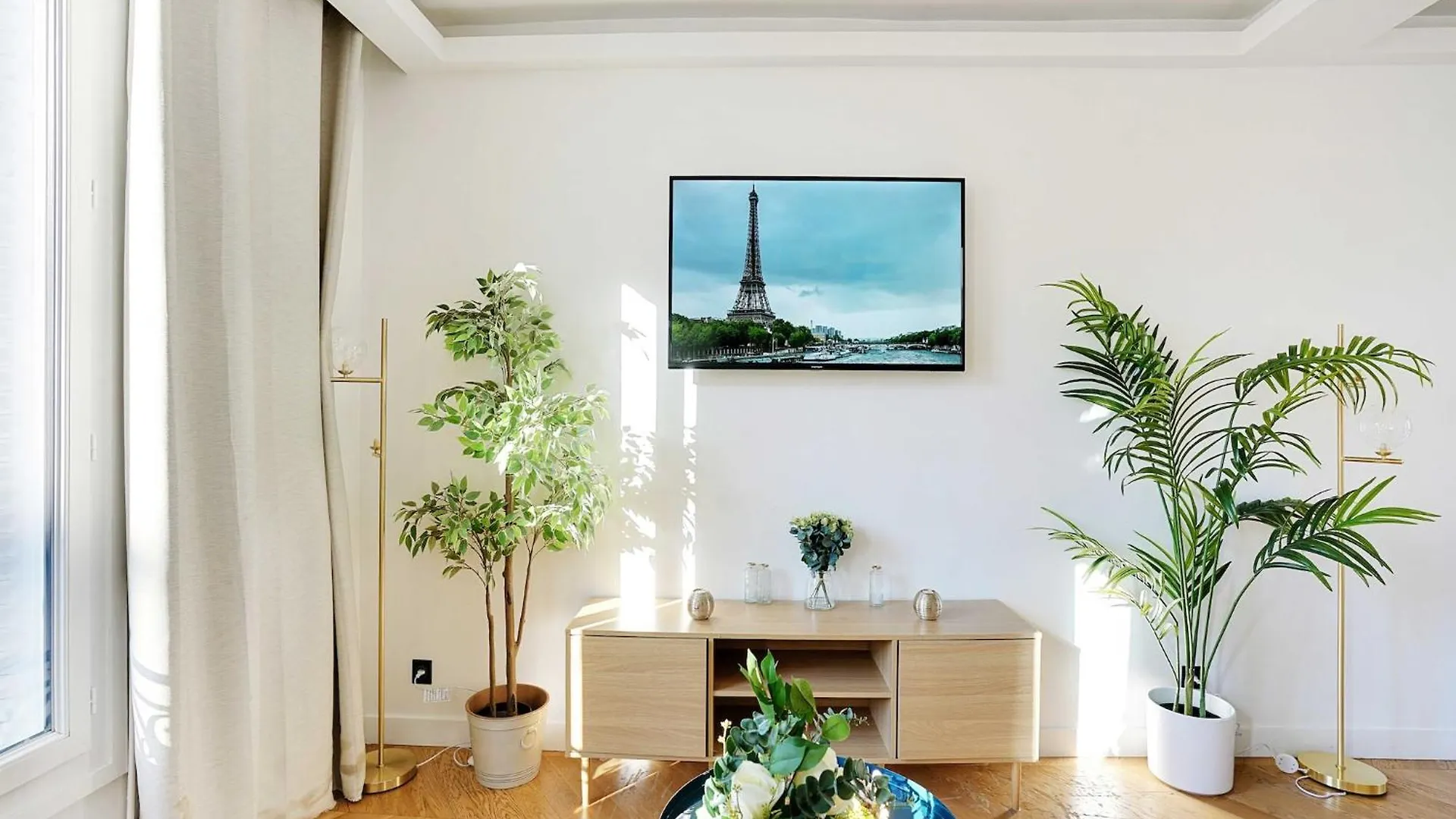 Magnificent Apartment - 2Br 6P - Tour Eiffel Paris France